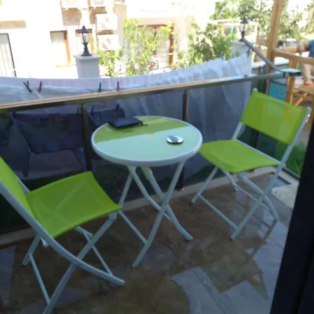 люкс -квартира у подножия античной архитектуры Apartment *